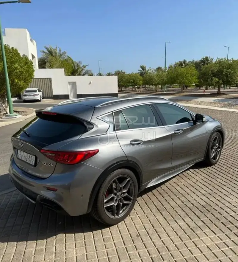 2017 Infiniti Q 30s