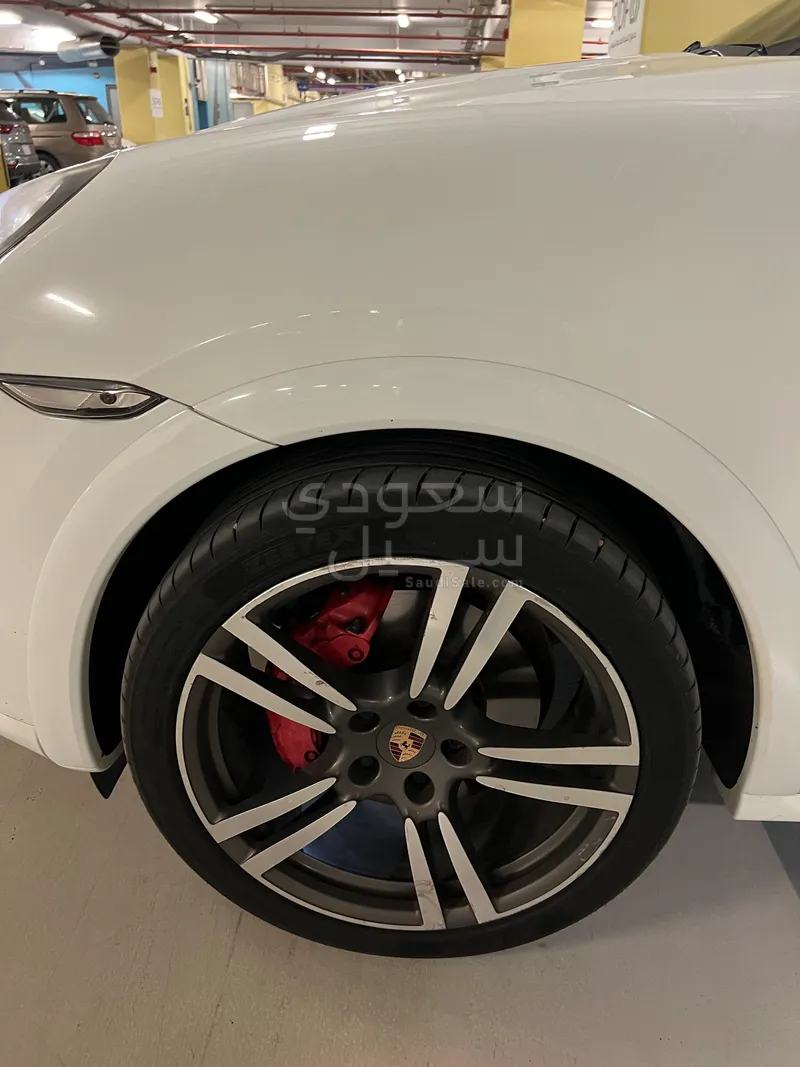 2014 Porsche Cayenne GTS