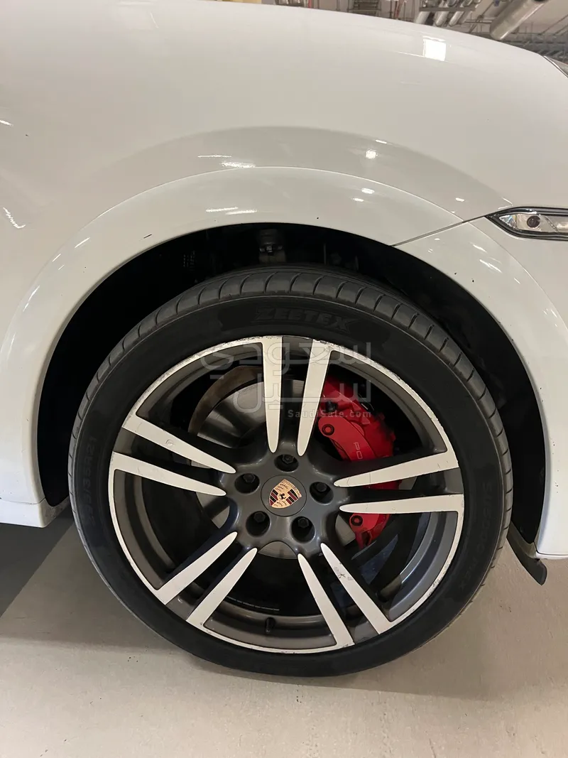 2014 Porsche Cayenne GTS