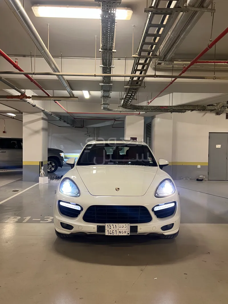 2014 Porsche Cayenne GTS