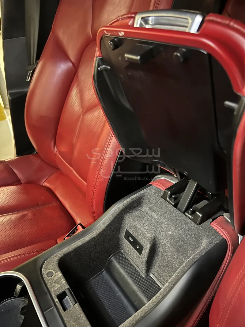 2014 Porsche Cayenne GTS