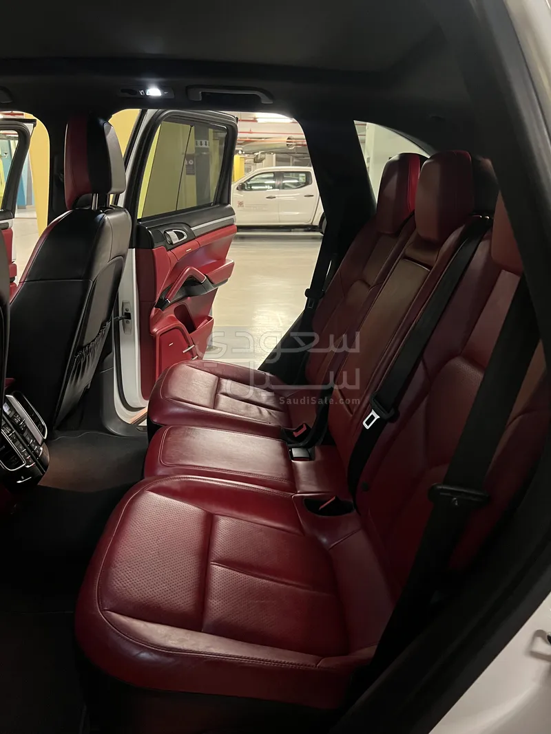 2014 Porsche Cayenne GTS