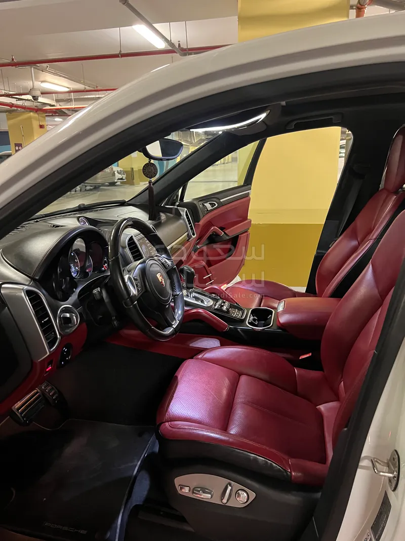 2014 Porsche Cayenne GTS