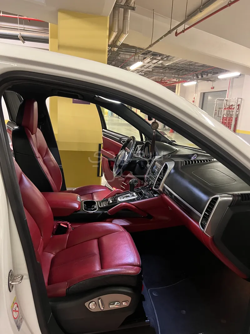 2014 Porsche Cayenne GTS