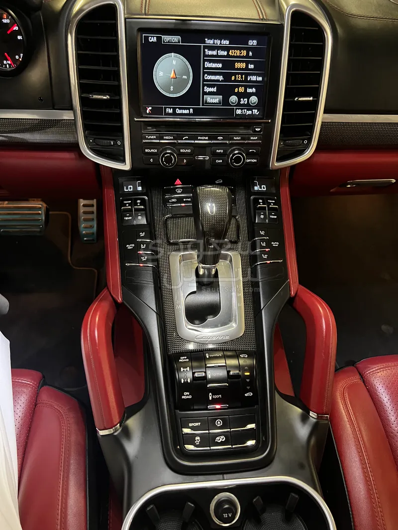 2014 Porsche Cayenne GTS