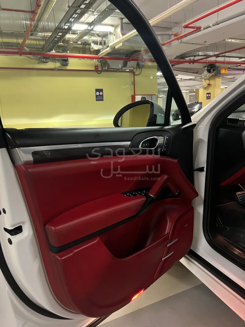 2014 Porsche Cayenne GTS