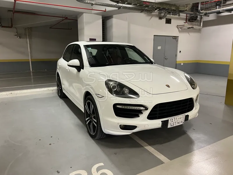 2014 Porsche Cayenne GTS