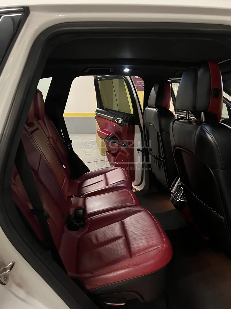 2014 Porsche Cayenne GTS