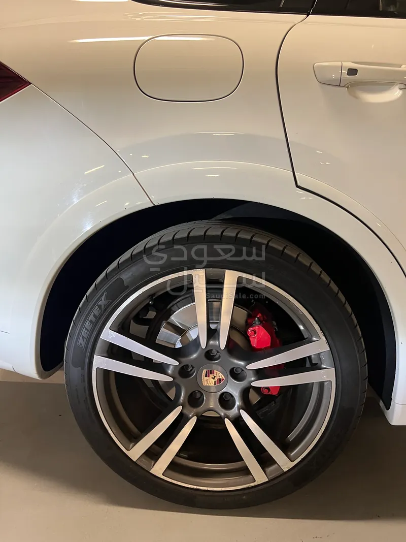 2014 Porsche Cayenne GTS