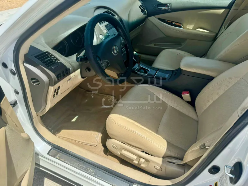 2011 لكزس إي إس 350
