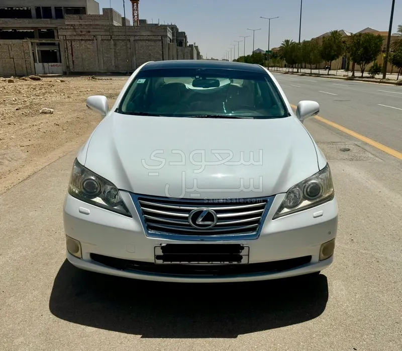 2011 لكزس إي إس 350