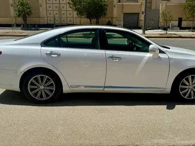 2011 لكزس إي إس 350