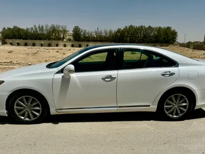 2011 لكزس إي إس 350