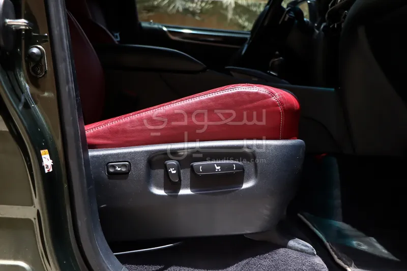 2018 لكزس إل إكس 570 بلاك اديشن