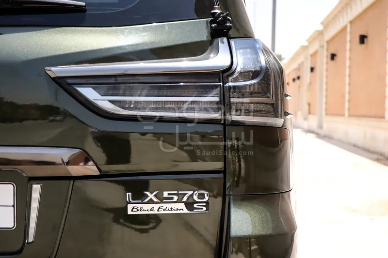 2018 لكزس إل إكس 570 بلاك اديشن