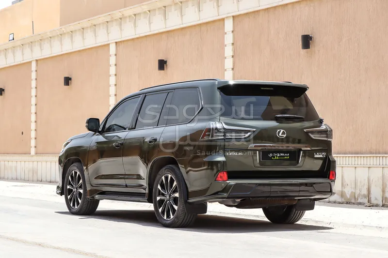 2018 لكزس إل إكس 570 بلاك اديشن