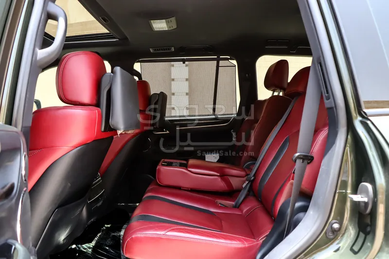 2018 لكزس إل إكس 570 بلاك اديشن