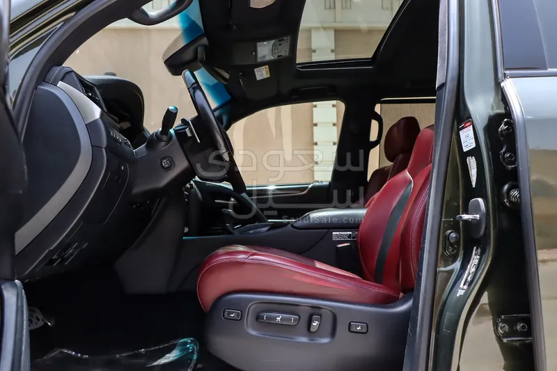 2018 لكزس إل إكس 570 بلاك اديشن