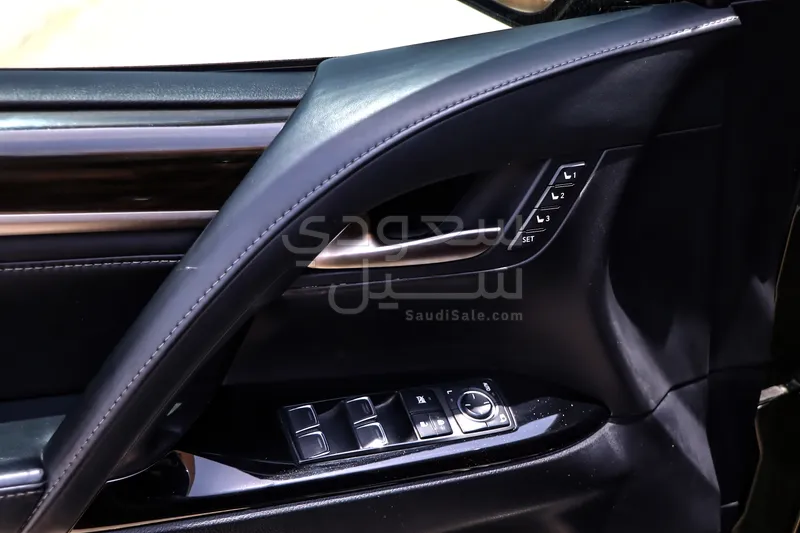 2018 لكزس إل إكس 570 بلاك اديشن