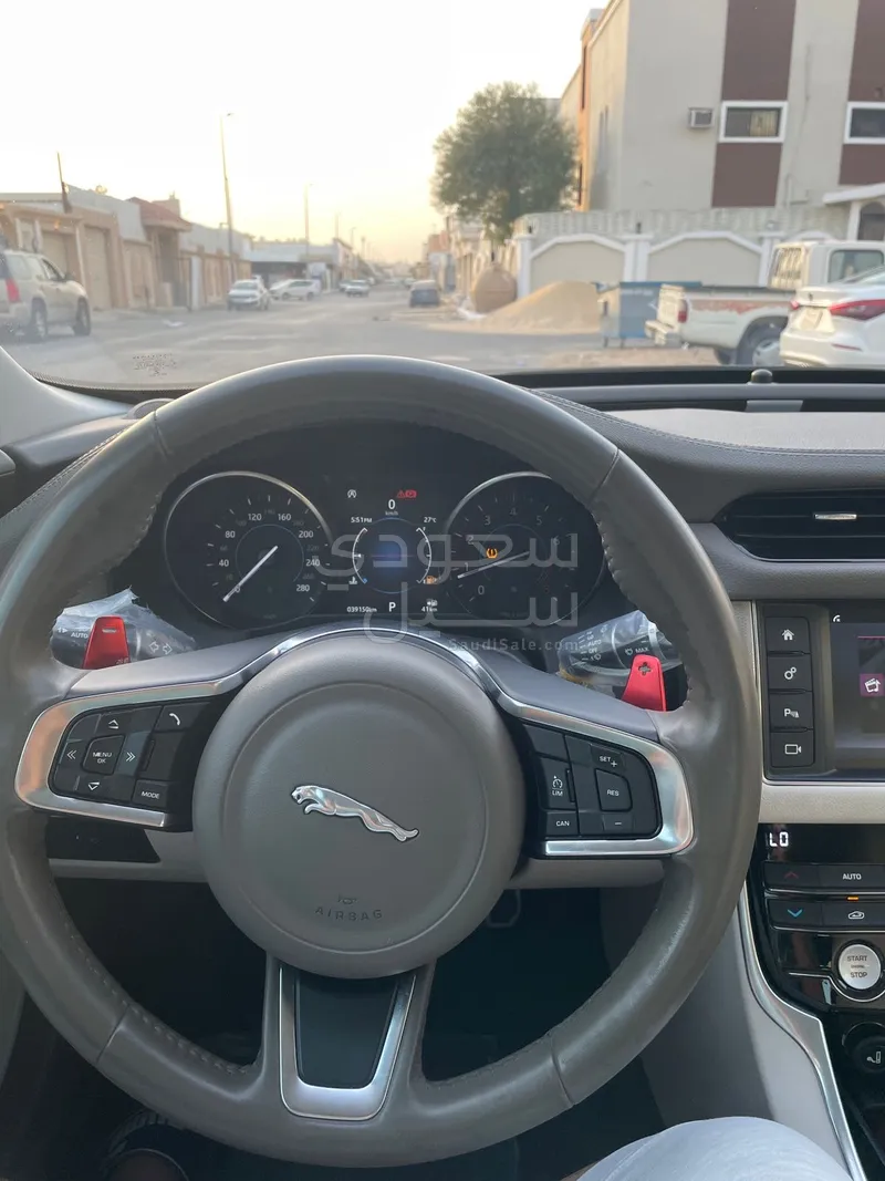 2018 جاكوار اكس اف
