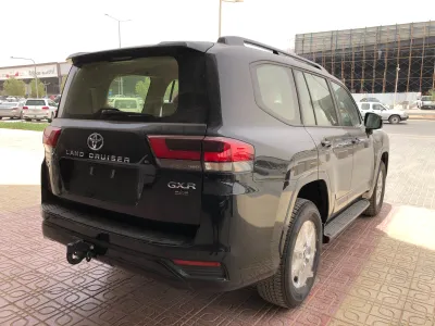 2024 تويوتا لاند كروزر جي اكس ار
