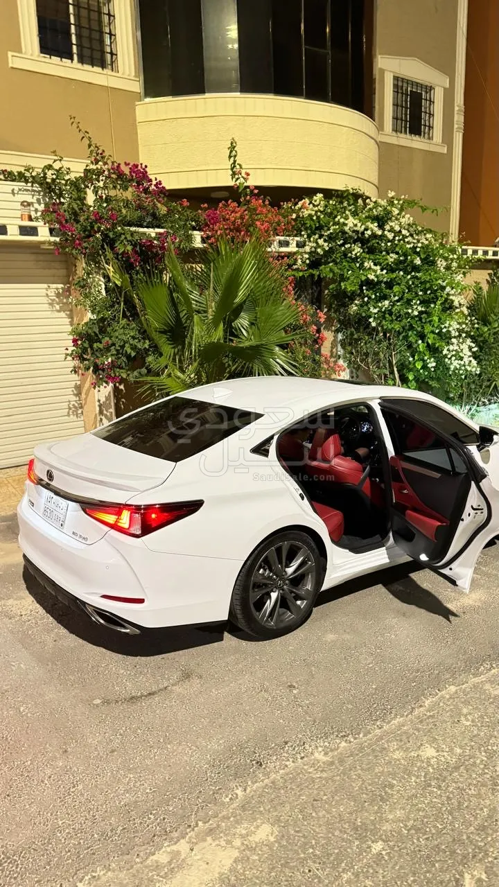 2021 Lexus ES F