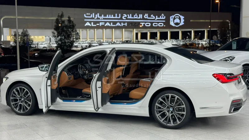 2020 بي ام دبليو الفئة السابعة 730 إل أي