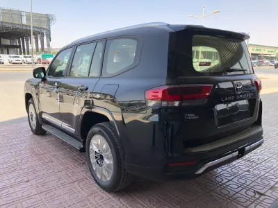 2024 تويوتا لاند كروزر جي اكس ار