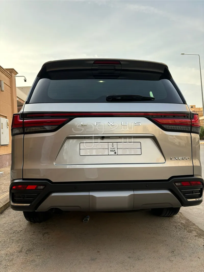 2022 لكزس إل إكس 600 vip بلاك بكج
