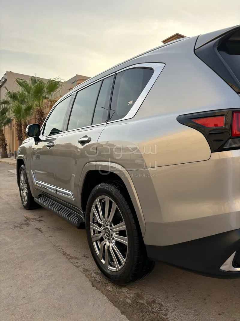 2022 لكزس إل إكس 600 vip بلاك بكج