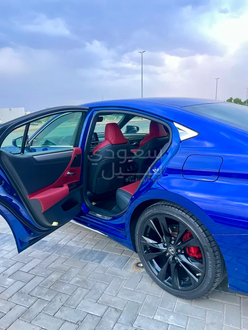 2022 لكزس إي إس اف