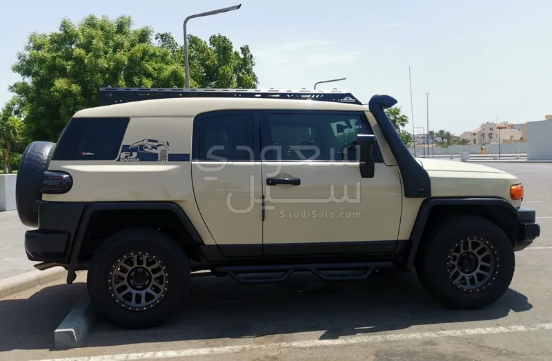 2023 تويوتا اف جي كروزر الاصدار الاخير