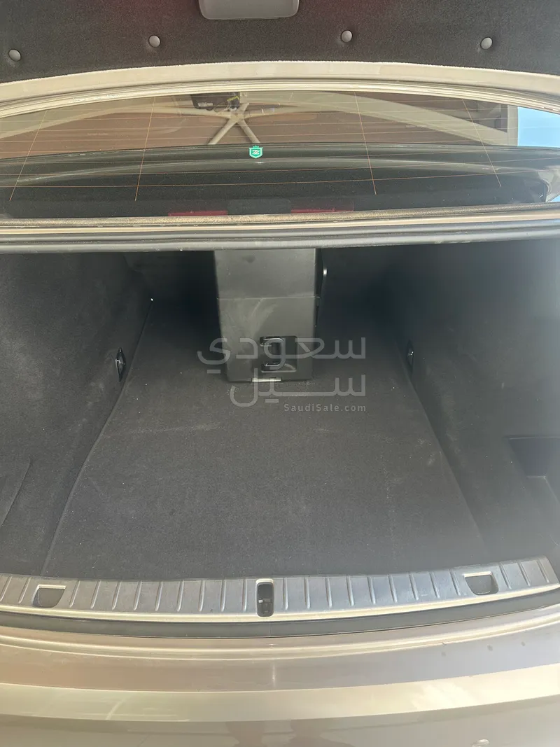 2020 بي ام دبليو الفئة السابعة 750 إل أي إنديفيجوال