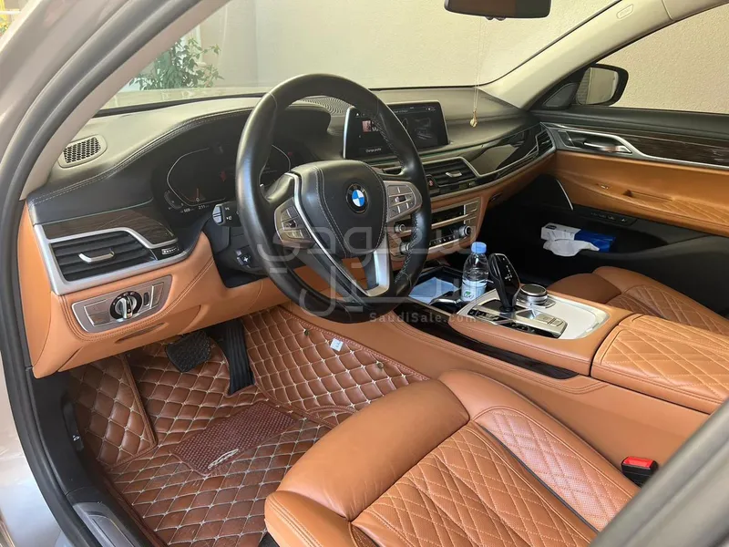 2020 بي ام دبليو الفئة السابعة 750 إل أي إنديفيجوال