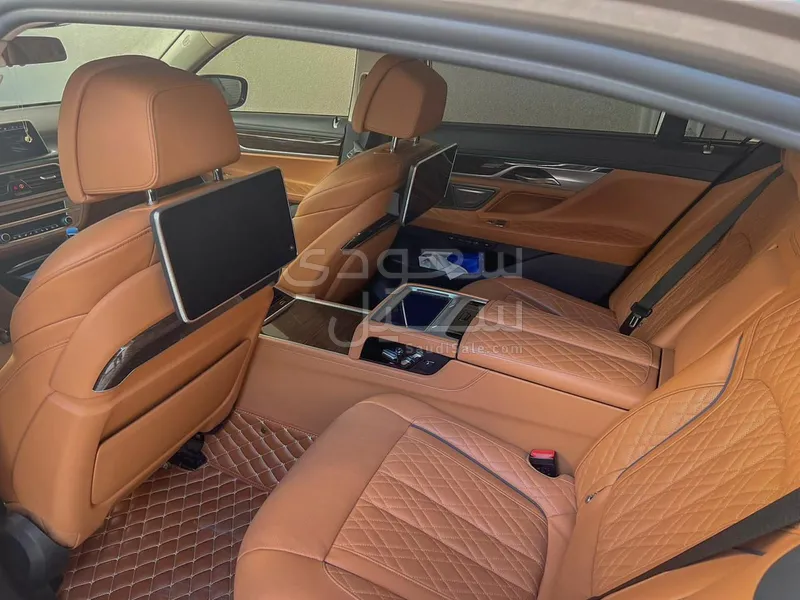 2020 بي ام دبليو الفئة السابعة 750 إل أي إنديفيجوال