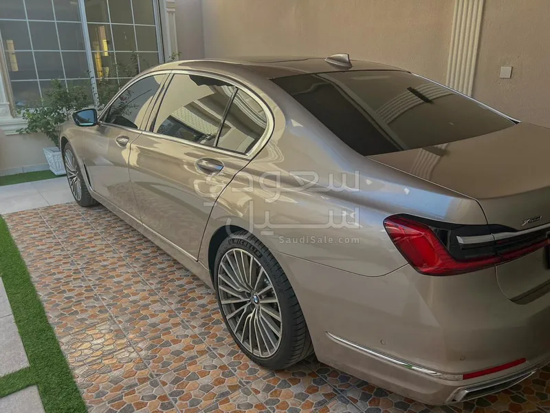 2020 بي ام دبليو الفئة السابعة 750 إل أي إنديفيجوال