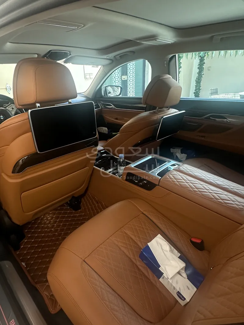 2020 بي ام دبليو الفئة السابعة 750 إل أي إنديفيجوال