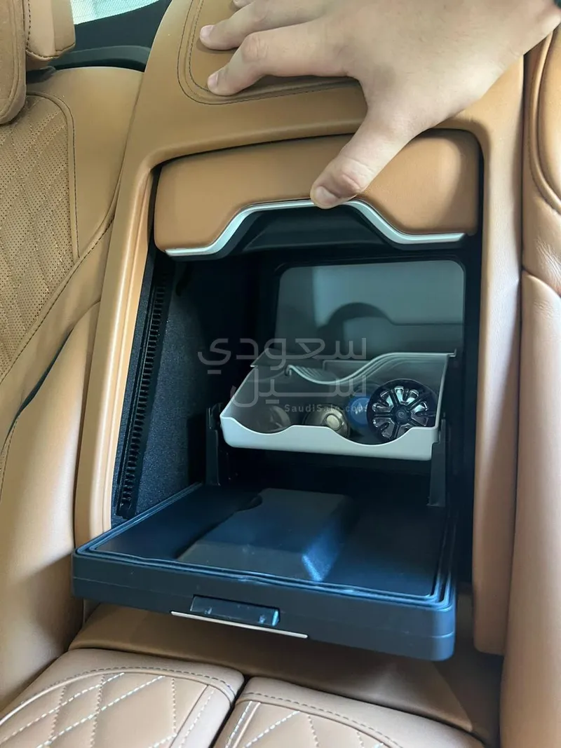 2020 بي ام دبليو الفئة السابعة 750 إل أي إنديفيجوال