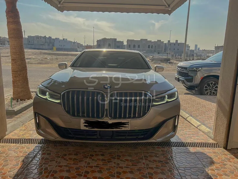 2020 بي ام دبليو الفئة السابعة 750 إل أي إنديفيجوال