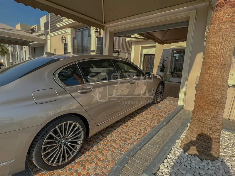 2020 بي ام دبليو الفئة السابعة 750 إل أي إنديفيجوال