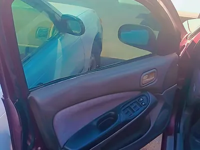 2001 نيسان صني