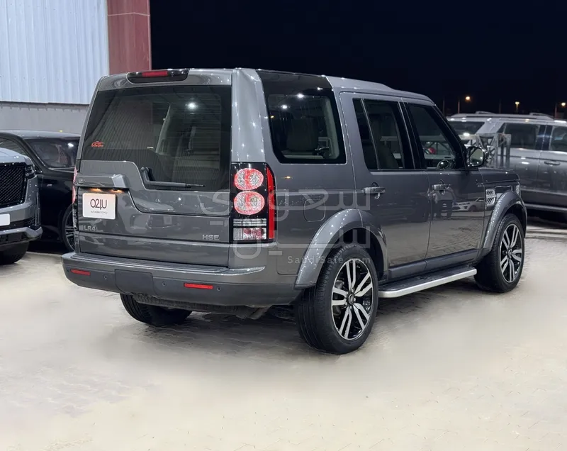 2016 لاند روفر ديسكفري