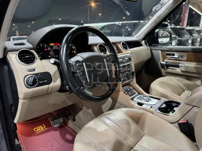 2016 لاند روفر ديسكفري