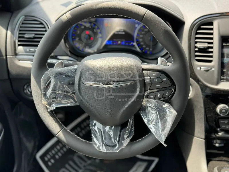 2023 كرايسلر 300 اس