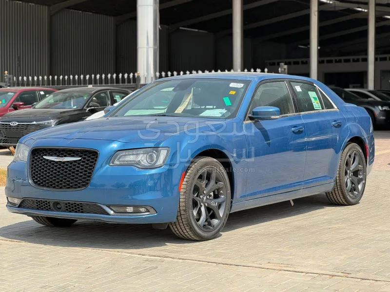 2023 كرايسلر 300 اس