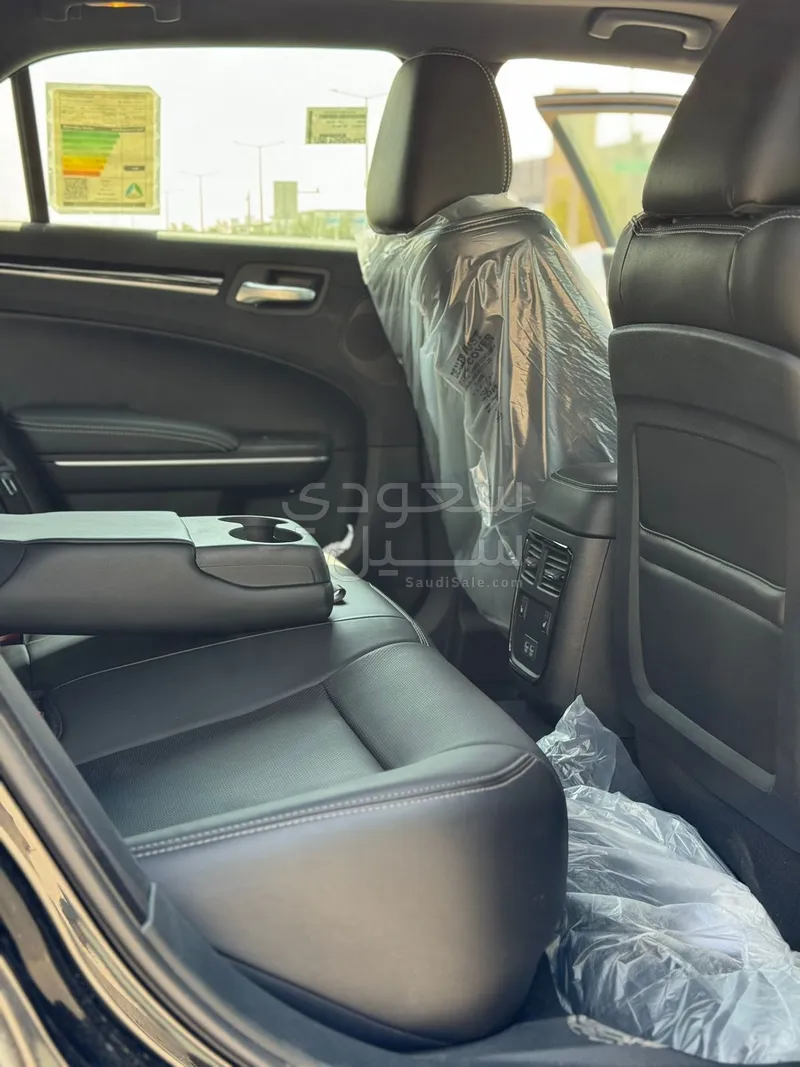 2023 كرايسلر 300 اس