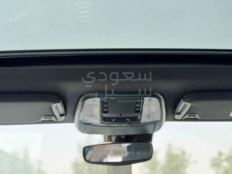 2023 كرايسلر 300 اس