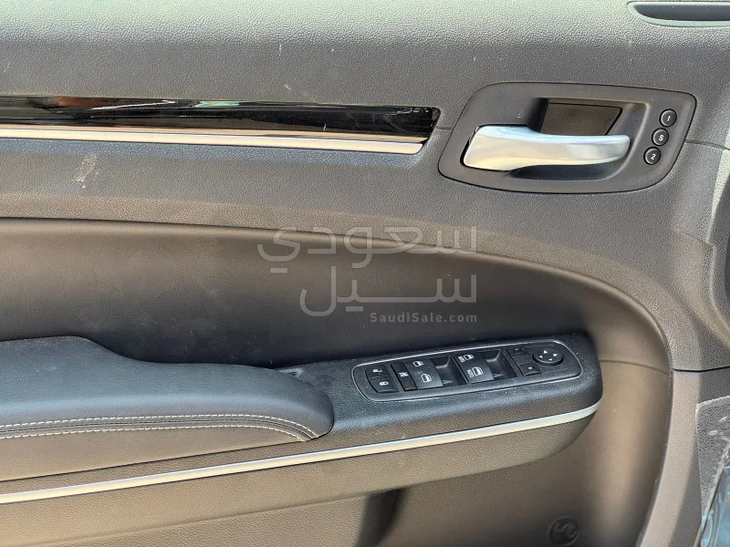 2023 كرايسلر 300 اس