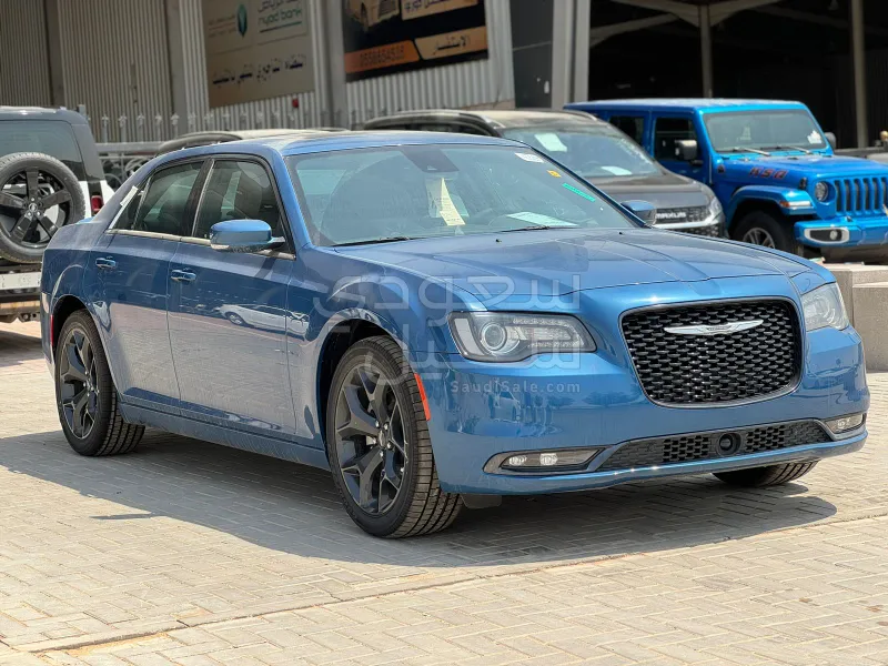 2023 كرايسلر 300 اس