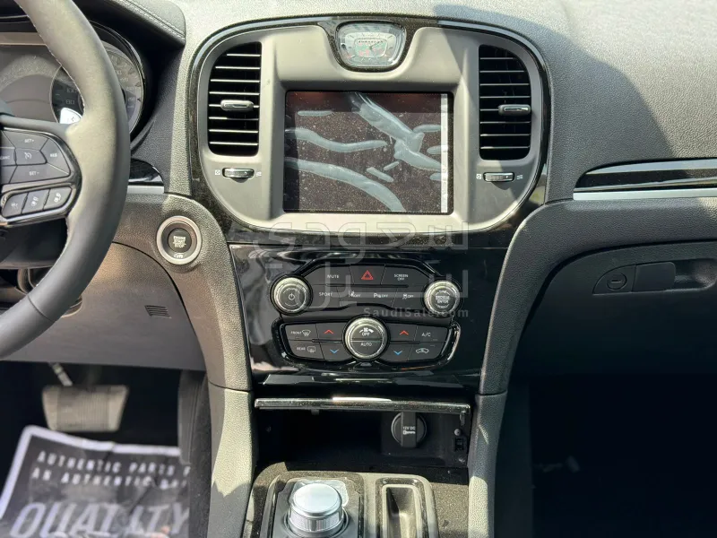 2023 كرايسلر 300 اس